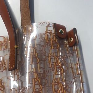 Dooney & Bourke Bags - Dooney & Bourke clear medium shopper tote w/logo Dooney & Bourke Bags - Dooney & Bourke clear medium shopper tote w/logo